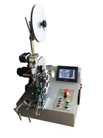 Wikkelmachine voor het vastplakken van spoelen met isolatietape